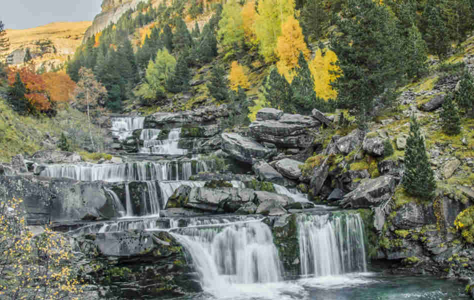 Huesca - parque nacional de Ordesa y Monte Perdido - valle de Ordesa 58 - Gradas de Soaso.jpg